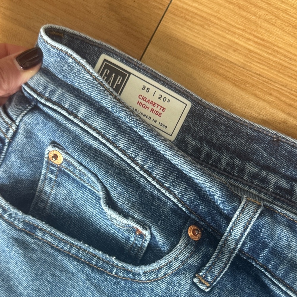 GAP High Rise Blue Jeans - Picture 2 of 3